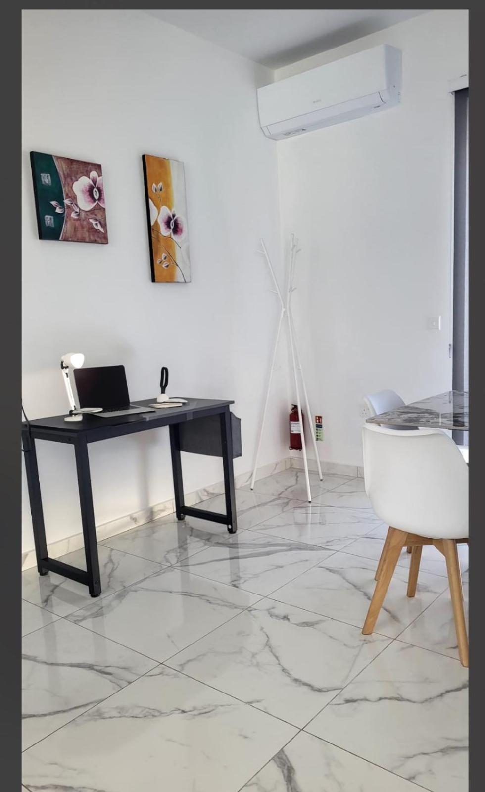 Central Apartment In Swieqi Is-Swieqi Экстерьер фото