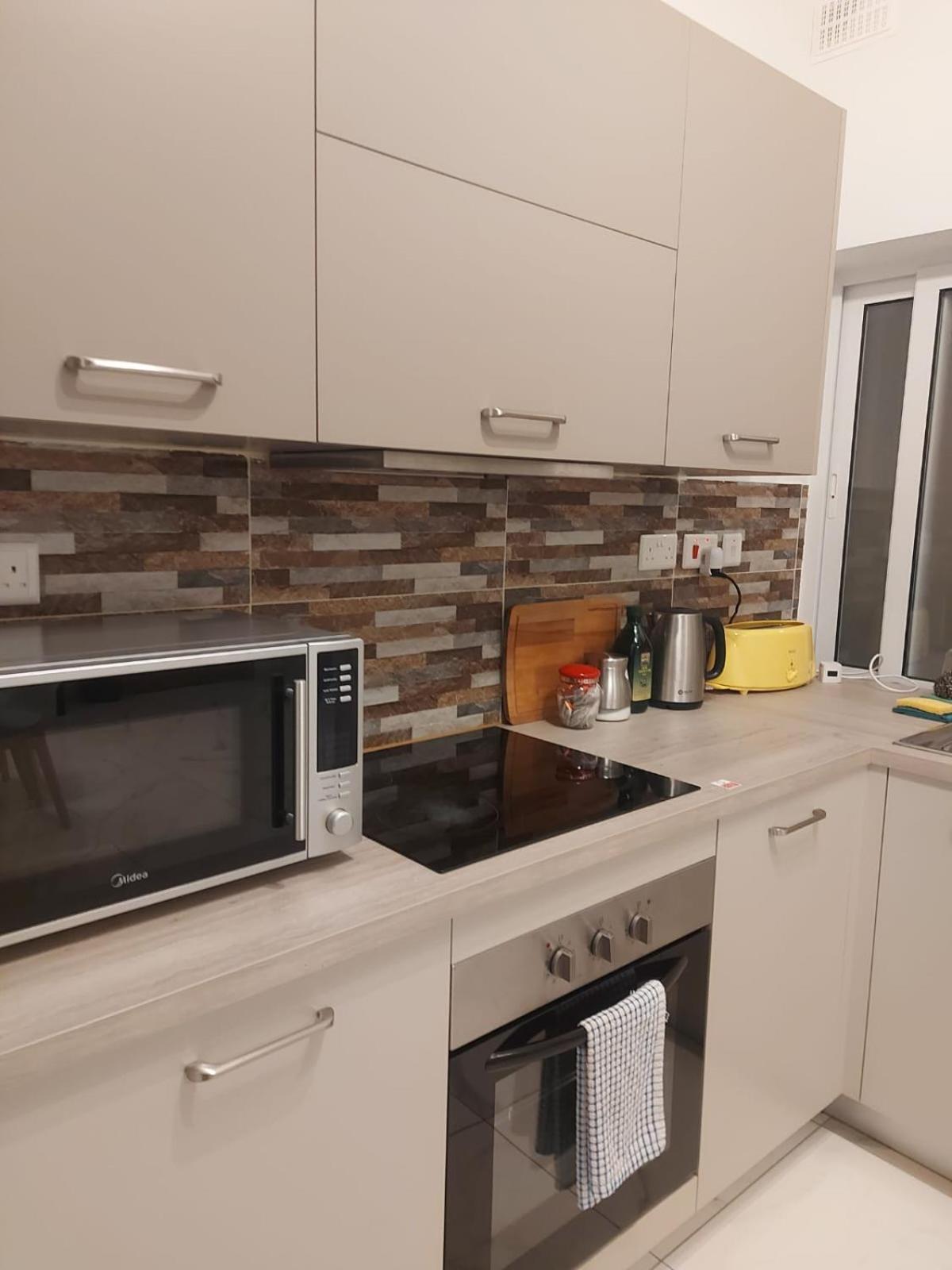 Central Apartment In Swieqi Is-Swieqi Экстерьер фото