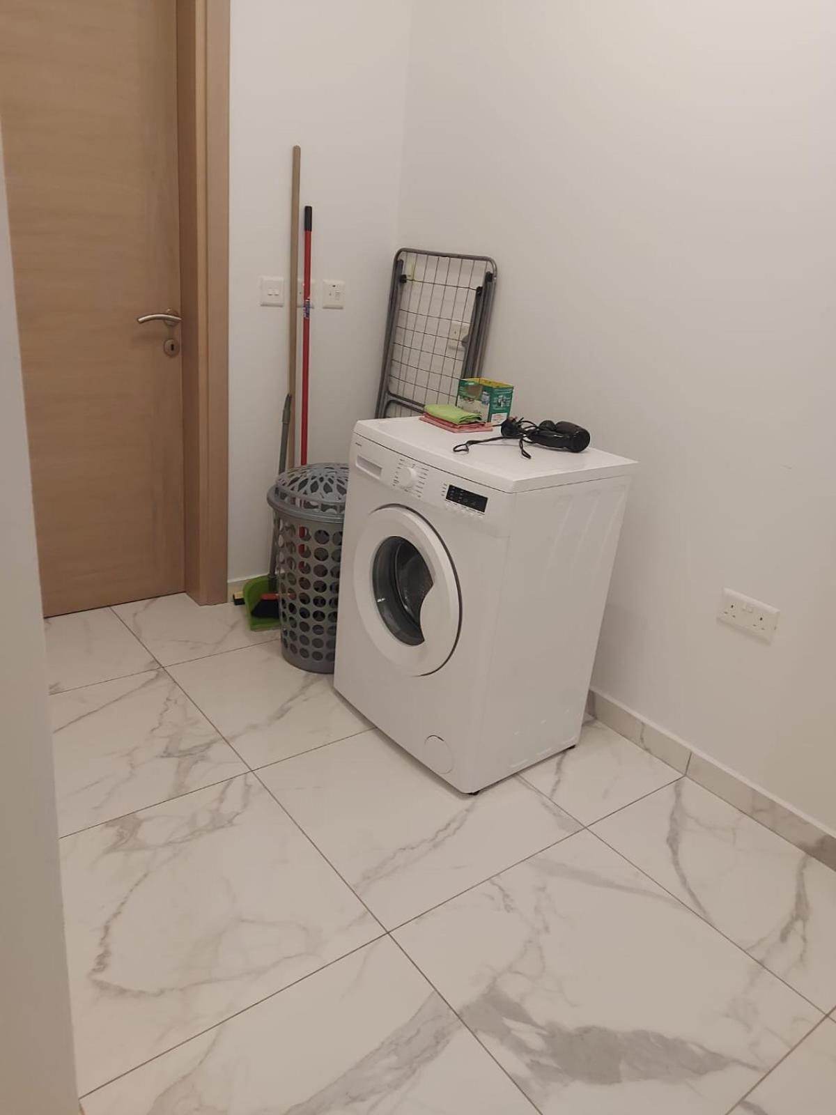 Central Apartment In Swieqi Is-Swieqi Экстерьер фото